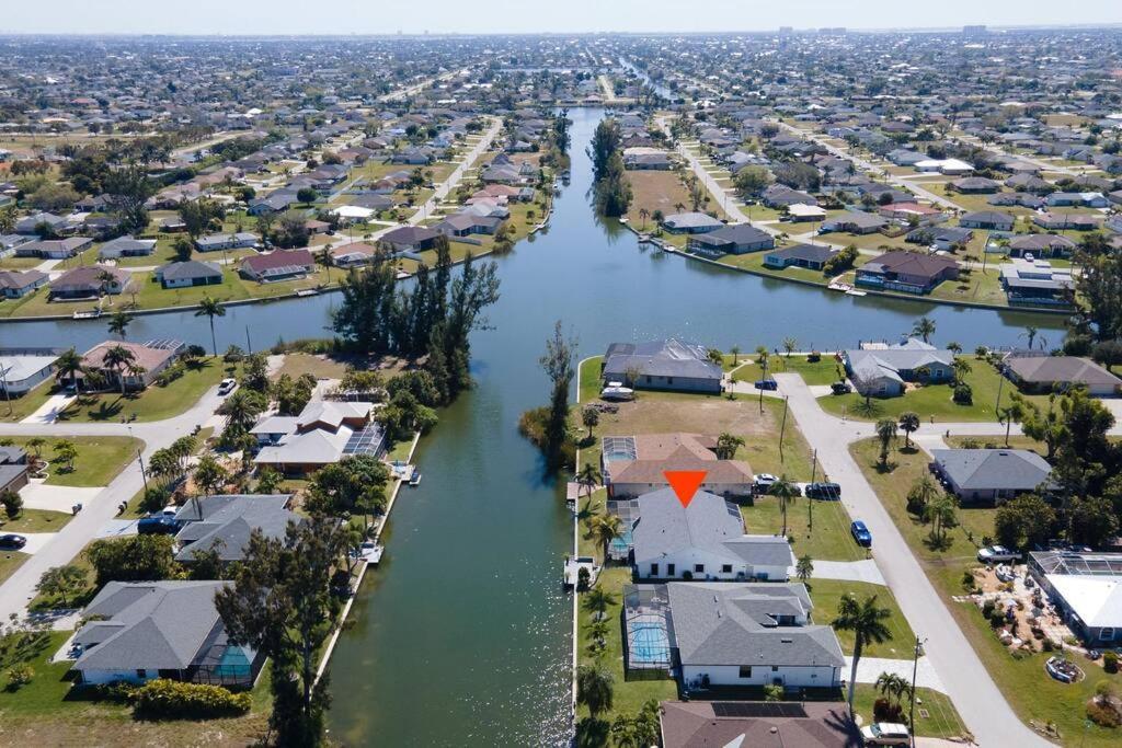 Вилла Luxury Waterfront Haven In Cape Coral - Dog-Friendly Escape With Private Pool Экстерьер фото