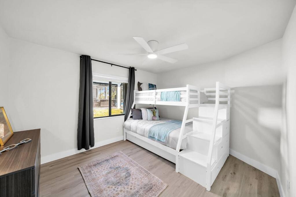 Вилла Luxury Waterfront Haven In Cape Coral - Dog-Friendly Escape With Private Pool Экстерьер фото