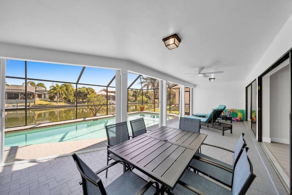 Вилла Luxury Waterfront Haven In Cape Coral - Dog-Friendly Escape With Private Pool Экстерьер фото