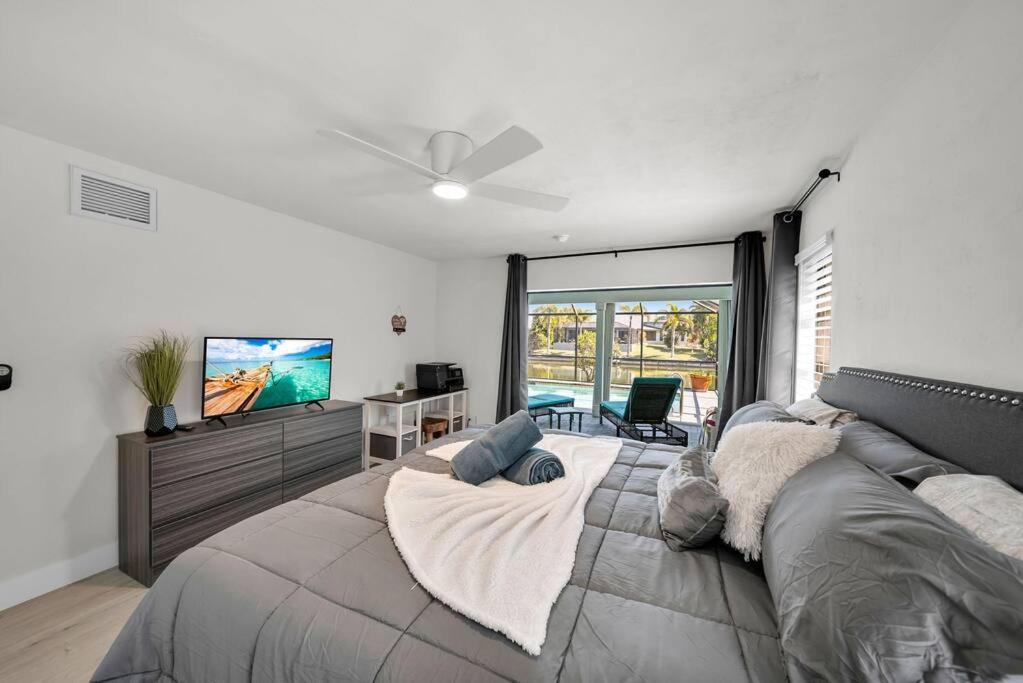Вилла Luxury Waterfront Haven In Cape Coral - Dog-Friendly Escape With Private Pool Экстерьер фото