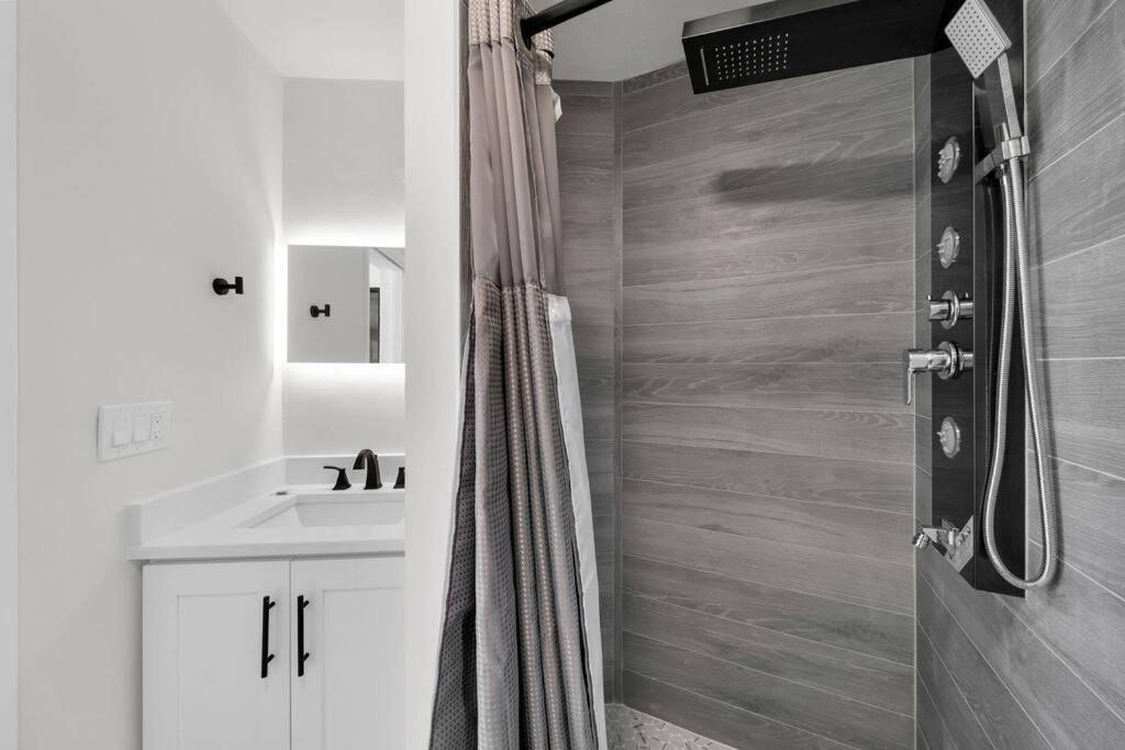 Вилла Luxury Waterfront Haven In Cape Coral - Dog-Friendly Escape With Private Pool Экстерьер фото