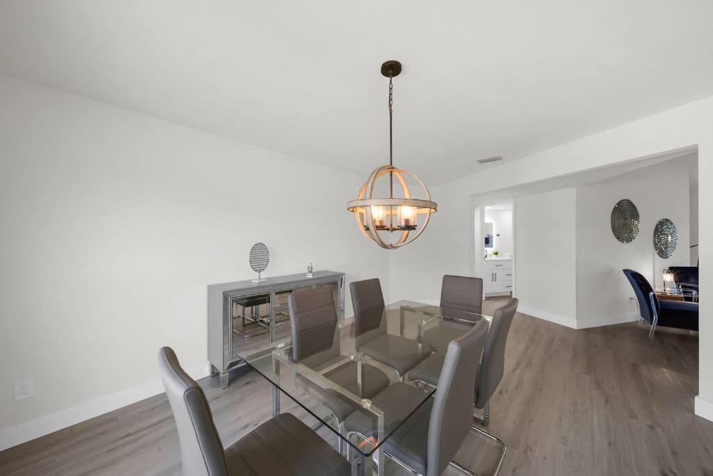 Вилла Luxury Waterfront Haven In Cape Coral - Dog-Friendly Escape With Private Pool Экстерьер фото