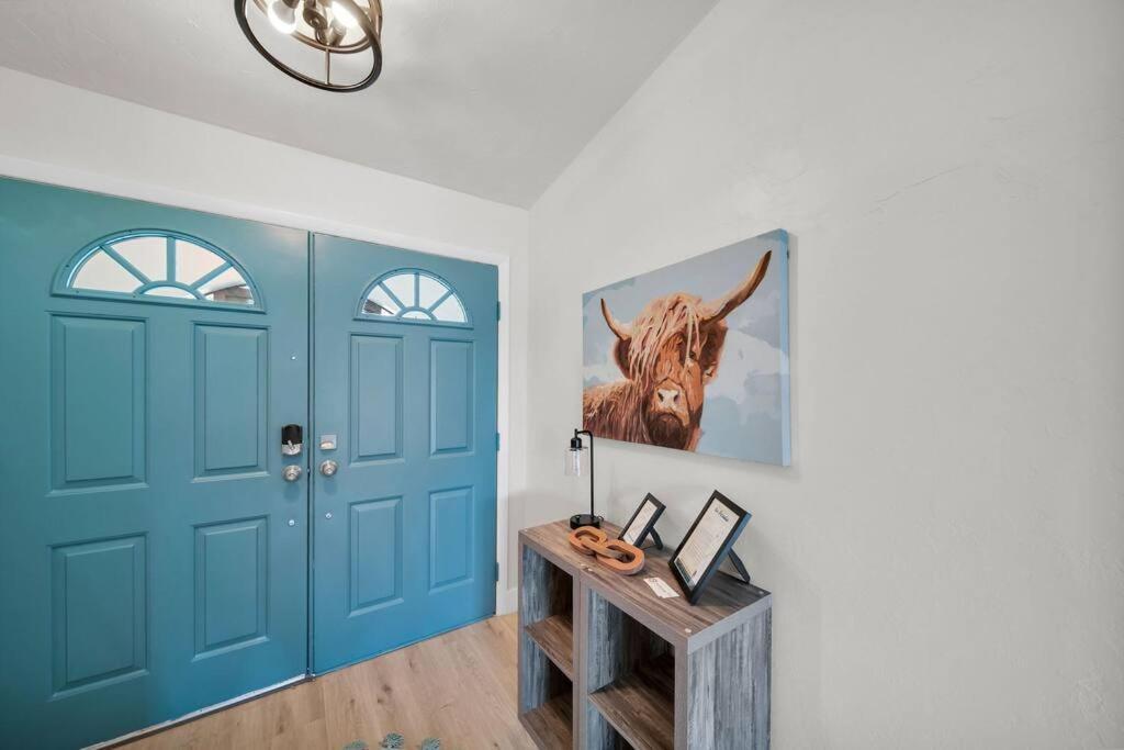 Вилла Luxury Waterfront Haven In Cape Coral - Dog-Friendly Escape With Private Pool Экстерьер фото