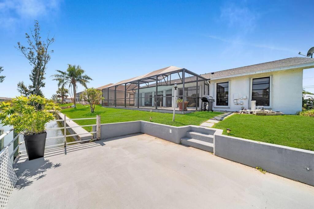 Вилла Luxury Waterfront Haven In Cape Coral - Dog-Friendly Escape With Private Pool Экстерьер фото